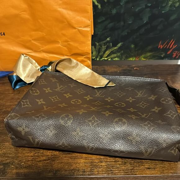 Louis Vuitton Monogram Pouch D-Ring - Picture 3 of 9